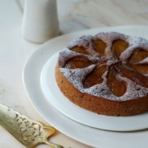 Caramelised pear & buckwheat pudding cake