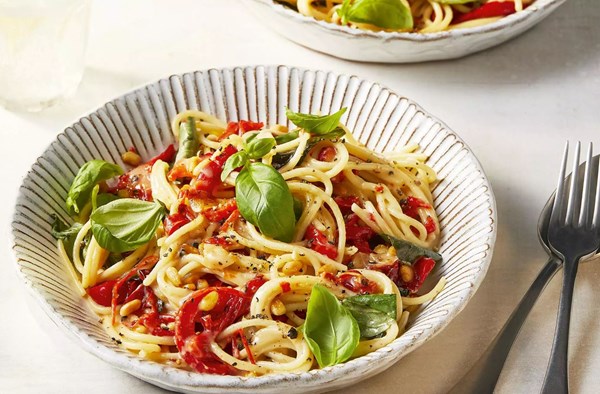 Caramelised red pepper spaghetti