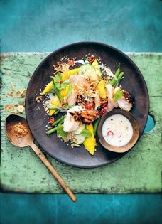 Caramelised salmon salad with coconut dressing