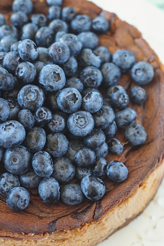 Caramelised white chocolate cheesecake with blueberries