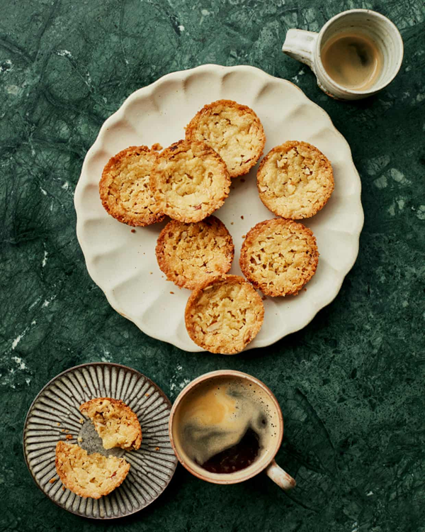 Caramelised white chocolate cookies