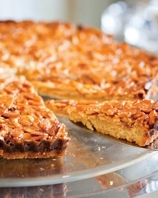 Caramelized almond tart