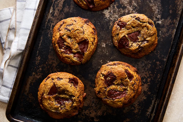 Caramelized applesauce chocolate chip cookies