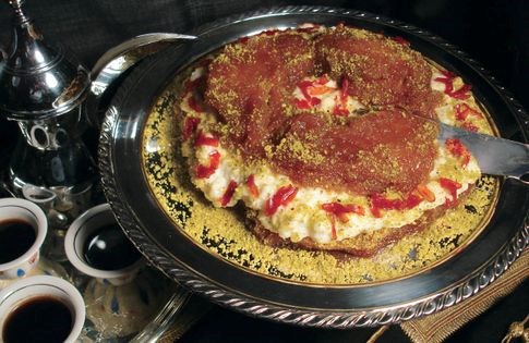 Caramelized bread pudding with cream (Aysh el sariya)