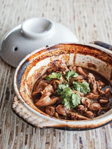 Caramelized chicken claypot
