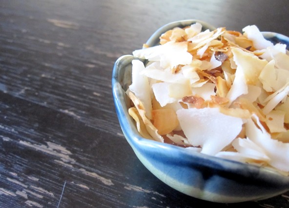 Caramelized coconut chips