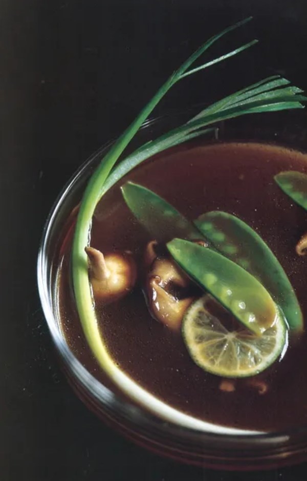 Caramelized consommé with shiitake mushrooms and crunchy vegetables