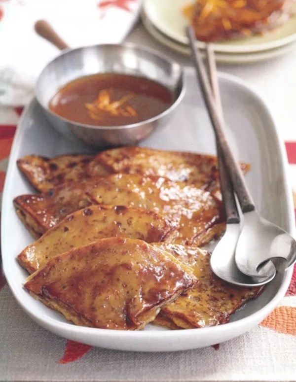 Caramelized crêpes with bitter orange and brandy sauce
