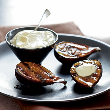 Caramelized fresh figs with sweet cream