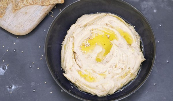 Caramelized garlic hummus