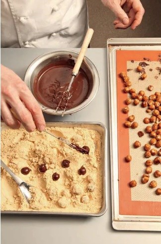 Caramelized hazelnuts in kinako powder