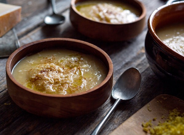 Caramelized kohlrabi soup