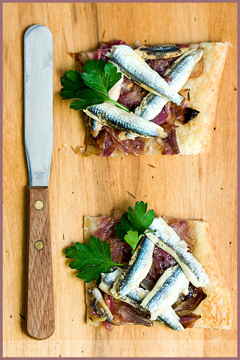 Caramelized onion and fresh anchovy tart (Tarte aux oignons caramélisés et anchois frais)