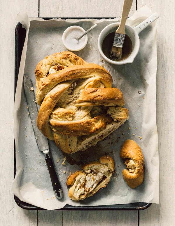 Caramelized onion and goat cheese bread