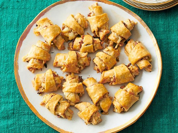 Caramelized onion-cheddar rugelach