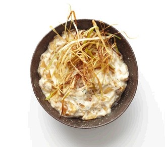 Caramelized onion dip with frizzled leeks