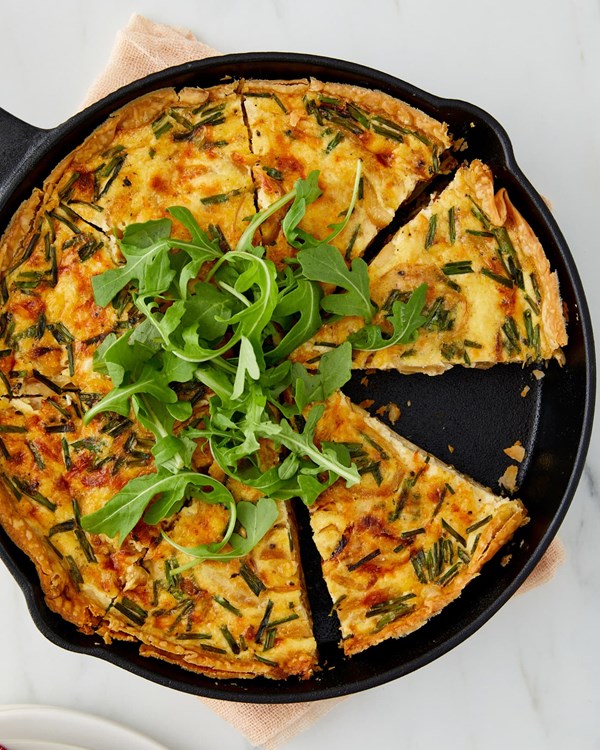 Caramelized onion skillet quiche