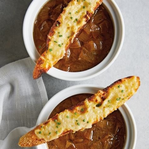 Caramelized onion soup with Gruyère toasts