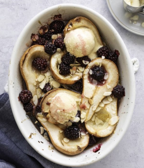 Caramelized pears with blackberries and almonds