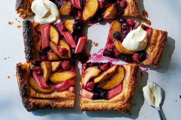 Caramelized summer fruit tart