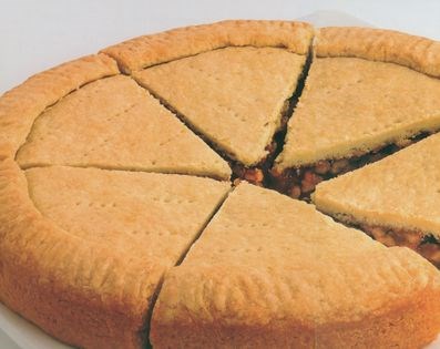 Caramelized walnut pie from the Engadin (Engadiner nusstorte)