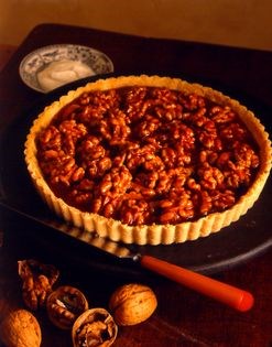 Caramelized walnut tart