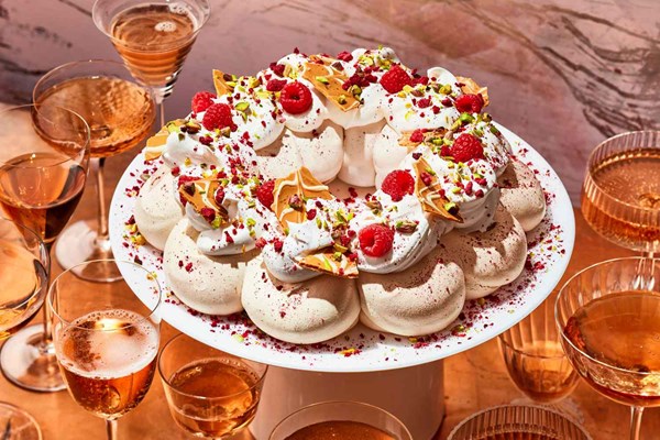 Caramelized white chocolate Pavlova