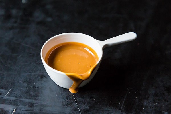 Caramelized white chocolate [Valrhona]