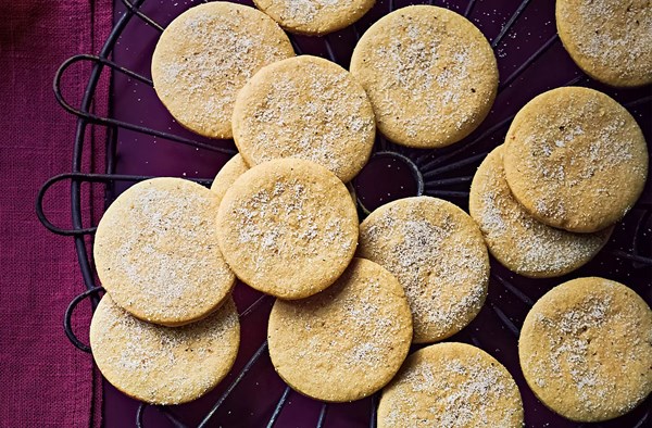 Cardamom & coffee shortbread 