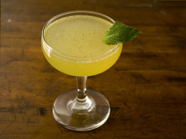 Cardamom and mint cocktail