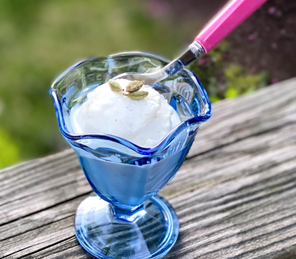 Cardamom banana frozen yogurt