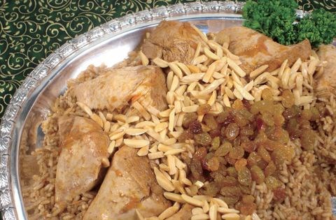 Cardamom chicken with rice (Djeaj ma riz boukhari)