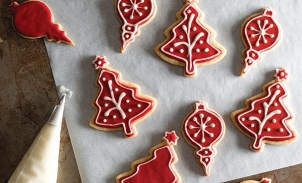 Cardamom honey cut out cookies [vanilla-almond royal icing]