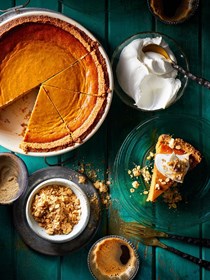 Cardamom-pumpkin pie with pistachio cookie crust