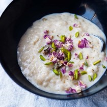  Cardamom rice pudding with pistachios and rose water