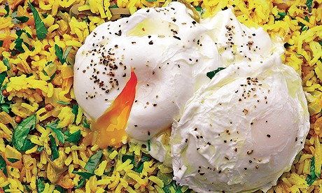 Cardamom rice with poached eggs and yoghurt