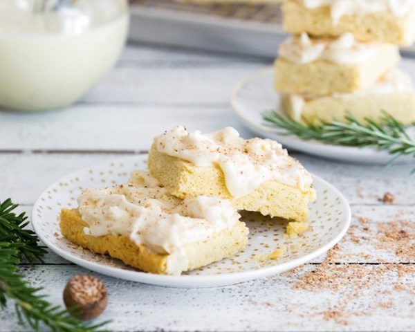 Cardamom-spiced cookie bars with eggnog cream cheese frosting