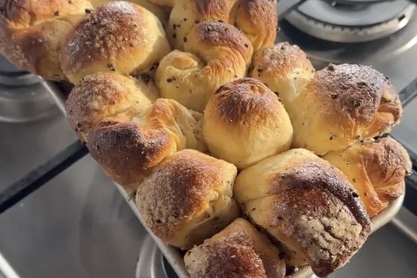 Cardamom-spiced monkey bread