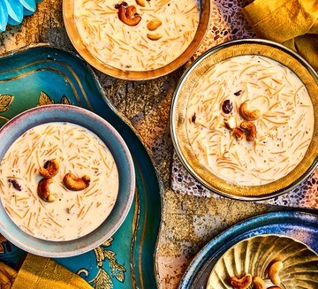 Cardamom-spiced vermicelli (Semiya payasam)