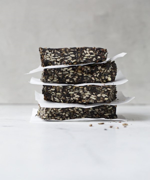Carob spirulina power bars