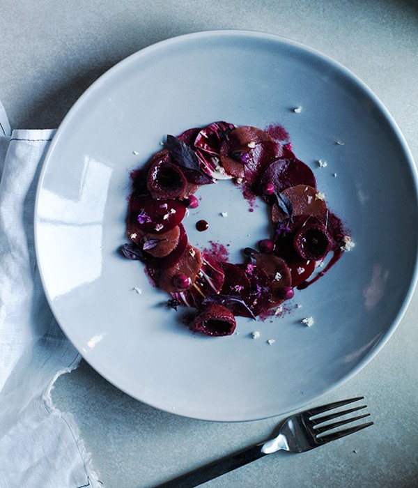 Carpaccio of kangaroo with beetroot and native fruits