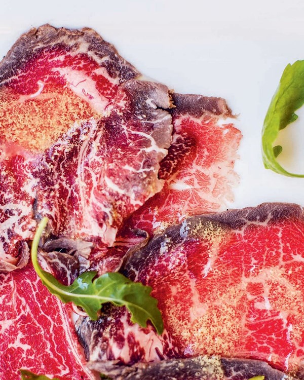 Carpaccio of marinated beef with a mustard and lemon dressing (Carpaccio di manzo con salsa di sanape e limone)