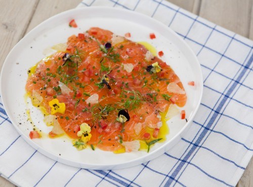 Carpaccio of salmon with fines herbes