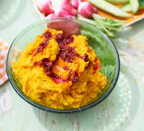 Carrot & cumin houmous with swirled harissa 
