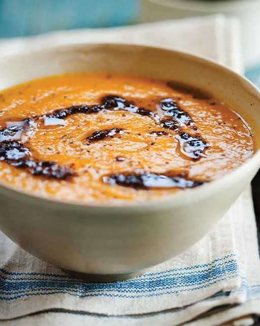 Carrot & fennel soup with black oil