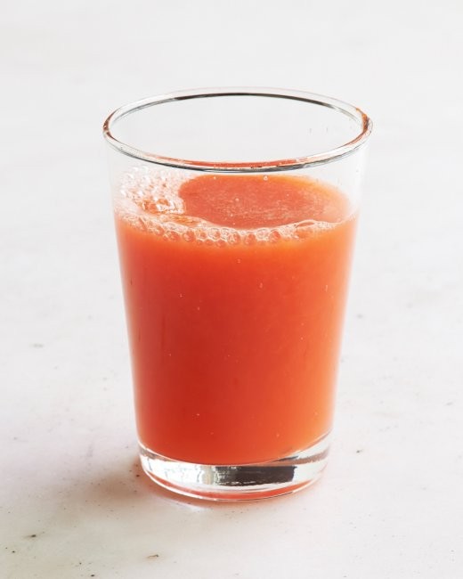 Carrot and grapefruit juice with cayenne