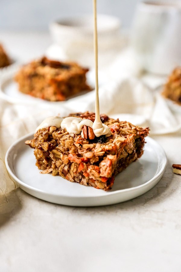 Carrot cake baked oatmeal [maple cream cheese glaze]