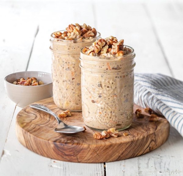 Carrot cake overnight oats
