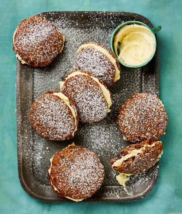Carrot cake sandwich cookies