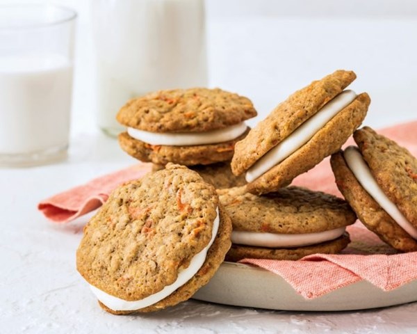 Carrot cake sandwich cookies